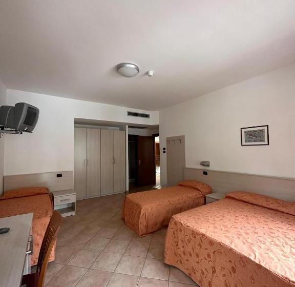 اتاق استاندارد چهار تخته, Athena Palace