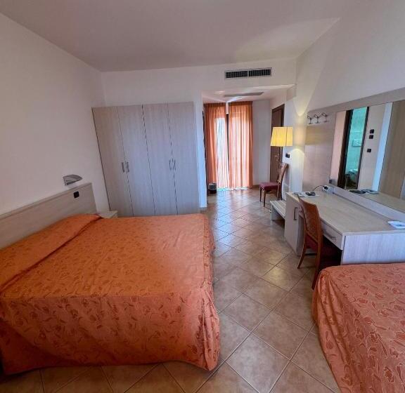 اتاق استاندارد چهار تخته, Athena Palace