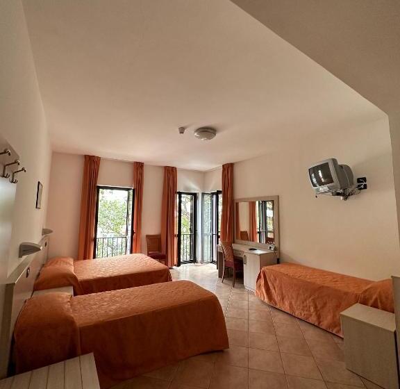 اتاق استاندارد چهار تخته, Athena Palace