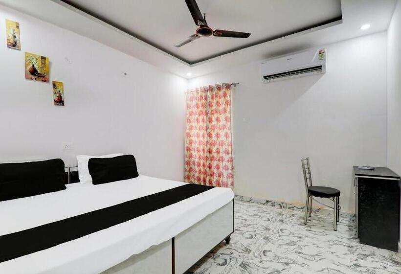 Quarto Triplo Clássico, Oyo Kn Guest House