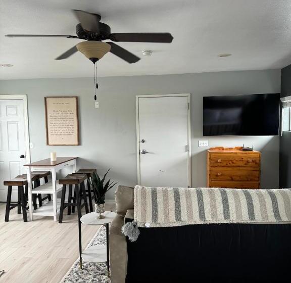 استودیو استاندارد با تخت کینگ, Moon River Park Room
