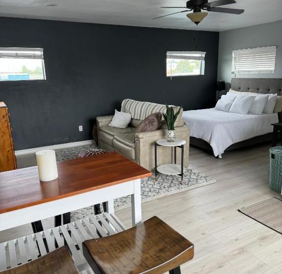 استودیو استاندارد با تخت کینگ, Moon River Park Room