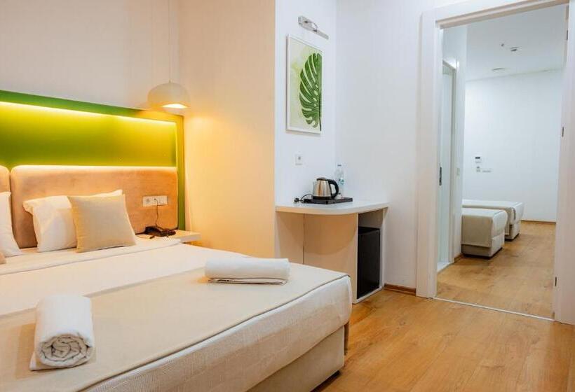 سوییت خانوادگی, Regenesis Hotel & Spa