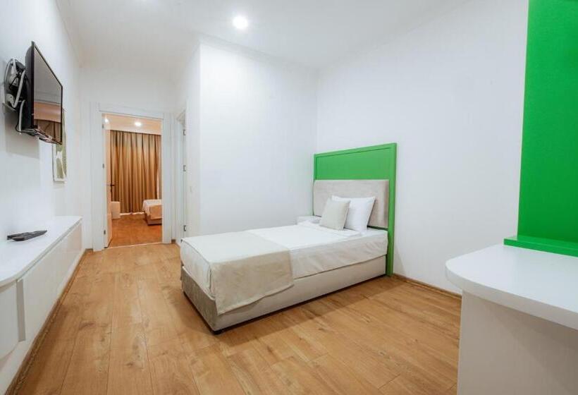 سوییت جونیور, Regenesis Hotel & Spa