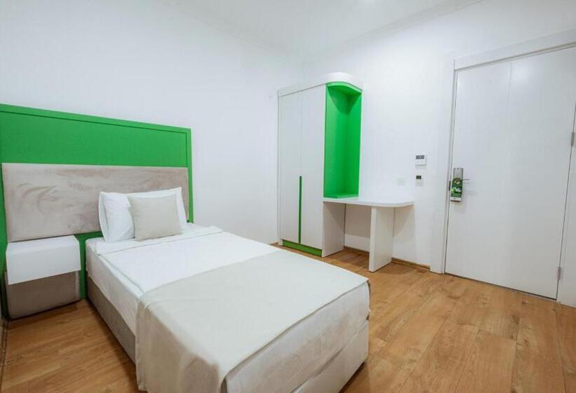 سوییت جونیور, Regenesis Hotel & Spa