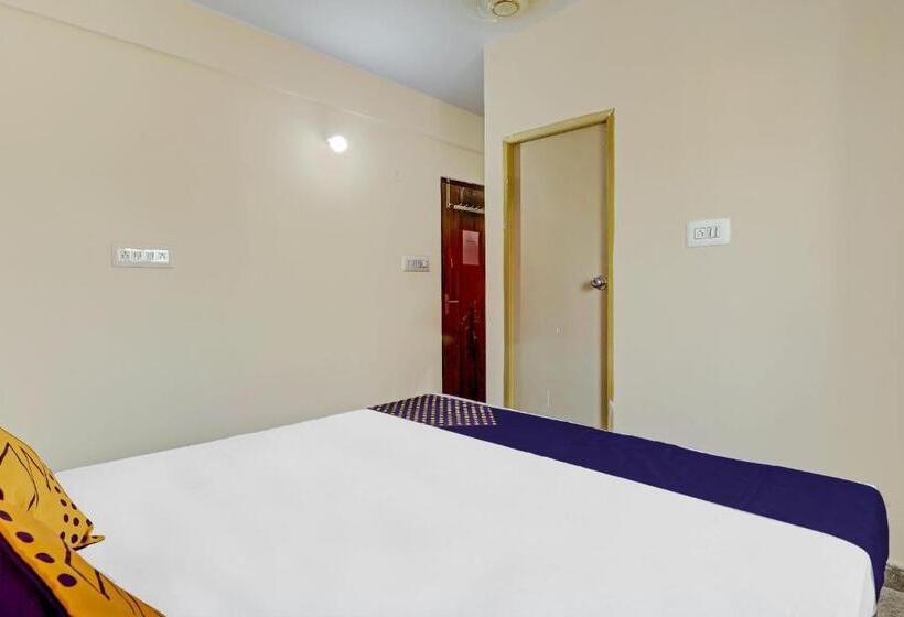 Трехместный Номер Классика, Spot On 78782 Hotel Om Classic