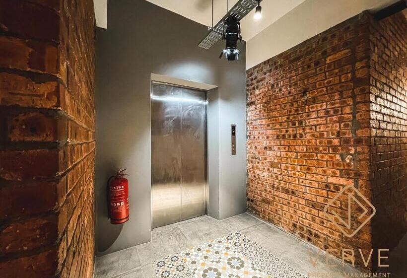 스탠다드 룸, Brick Box