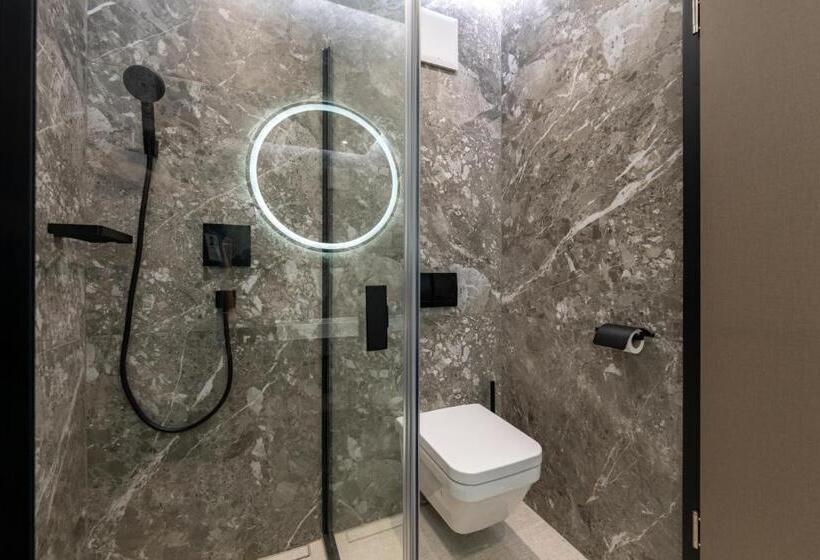 Номер Superior, Debrecen