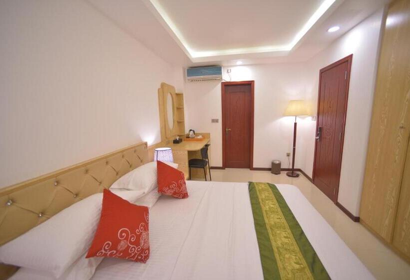 اتاق لوکس با بالکن و چشم‌انداز دریا, Hathaa Beach Maldives