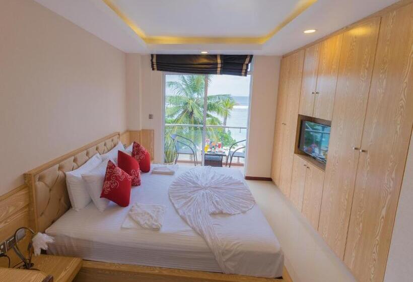 اتاق لوکس با بالکن و چشم‌انداز دریا, Hathaa Beach Maldives