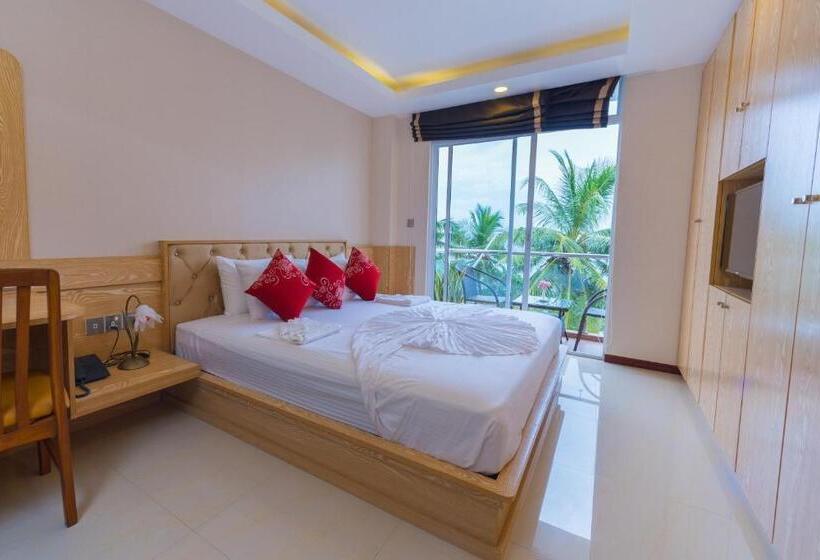 اتاق لوکس با بالکن و چشم‌انداز دریا, Hathaa Beach Maldives