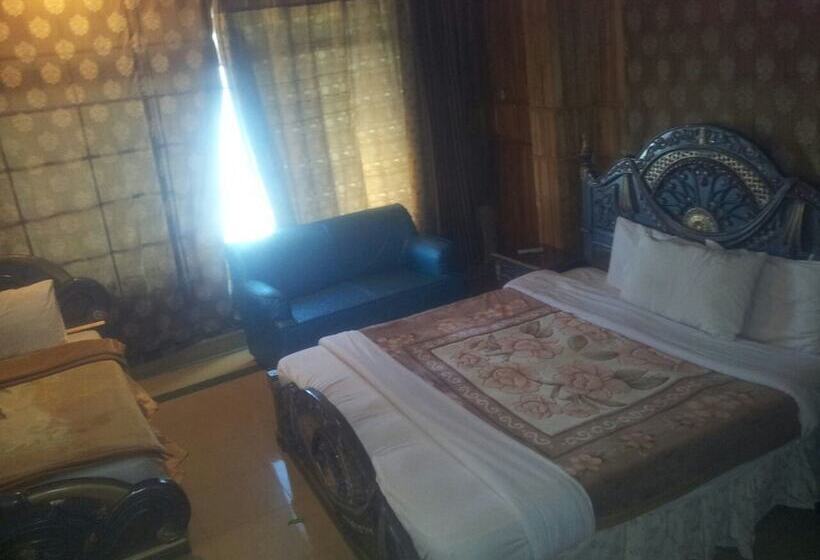 اتاق اجرایی, Move N Pick  Murree