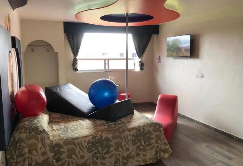Quarto Estandar com Hidromassagem, Hotel & Villas 7
