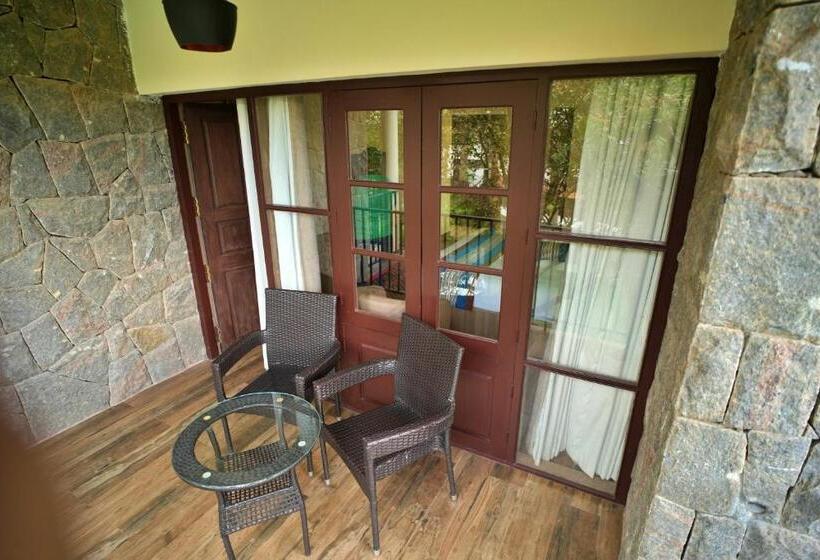 デラックスルーム, Adrak Summer Sand Hill Resort Vagamon