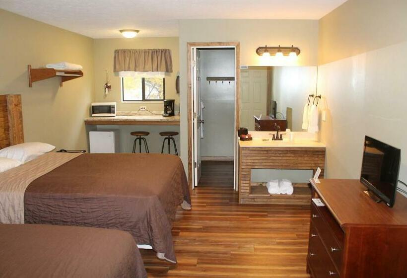 Номер Стандарт Вид на Бассейн, Timber Pointe Resort