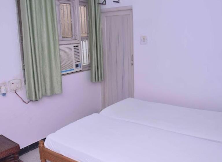 اتاق لوکس, Gangaram & Guest House Bhuj