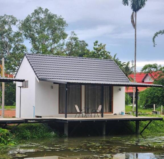 Family Suite, The Duck Cafe And Resort