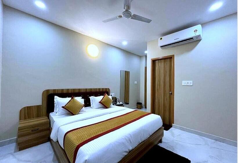 Трехместный Номер Deluxe, Vrinda Niddhivan ! Fully Ac, Prem Mandir At Walking Distance ! Just Near The Iskcon Temple   2