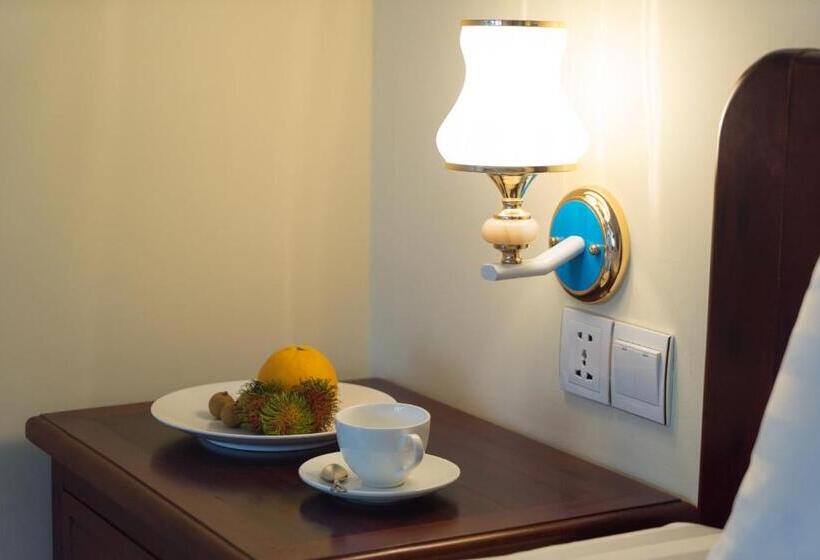 Deluxe Room, Centrana