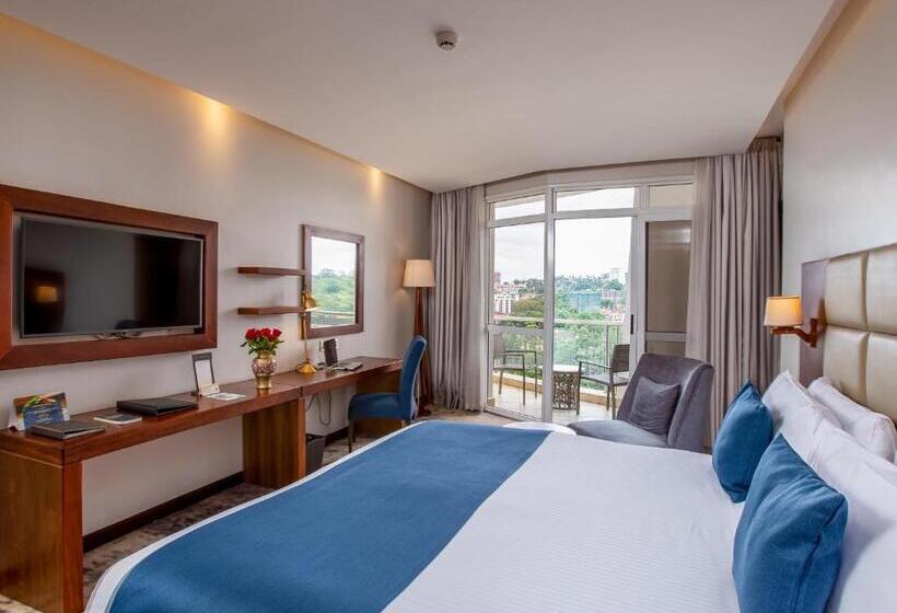 Quarto Superior Cama King, Golden Tulip Canaan Kampala