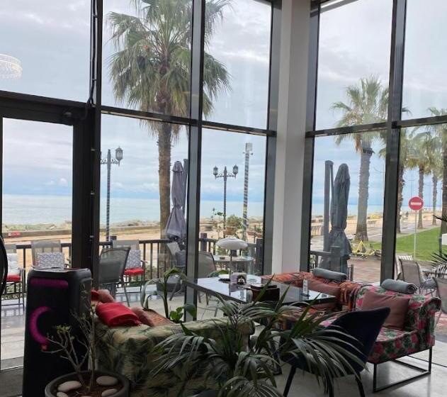 استودیوی استاندارد با چشم‌انداز دریا, Batumiview