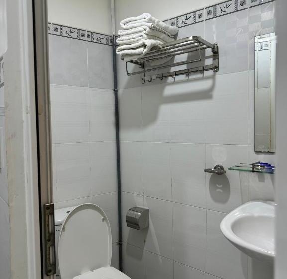 اتاق استاندارد سه نفره, Thành Ngọc