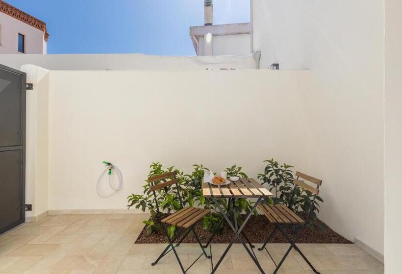 اتاق لوکس سه تخته, Ausèntu Guest House