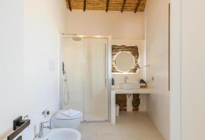 اتاق استاندارد سه نفره, Ausèntu Guest House