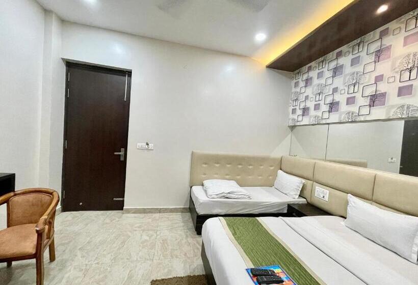 标准三人间, Le Grace ! Haridwar होटल ले ग्रेस, ஹோட்டல் லீ கிரேஸ் Fully Air Conditioned Hotel, Lift Wifi And Park