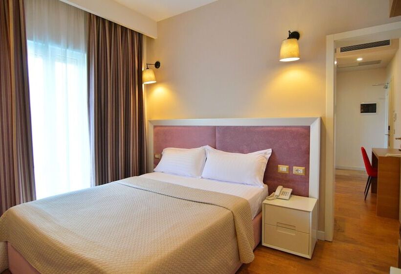 Семейный Номер, Sandy Beach Resort