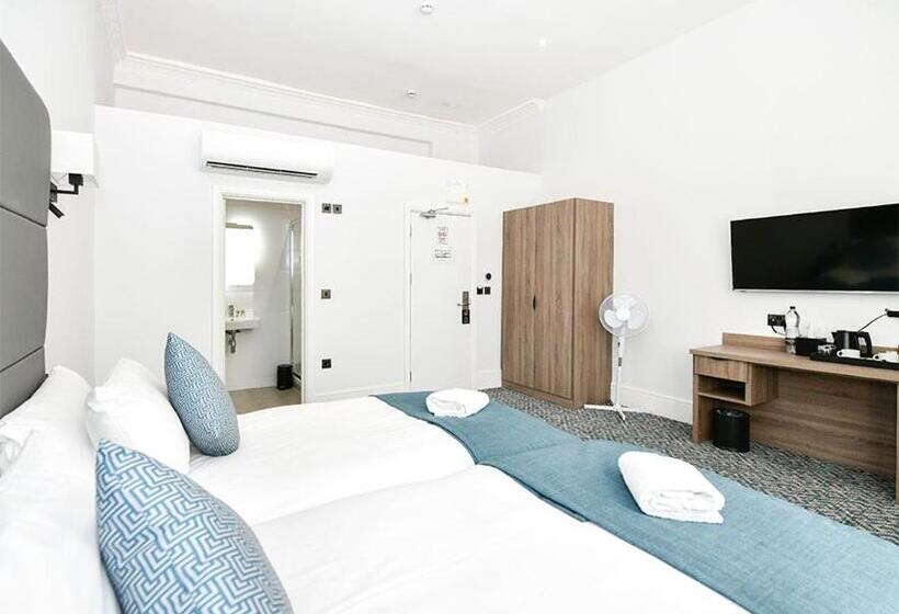 Quarto Estandar, The Chapter   The J Hyde Park