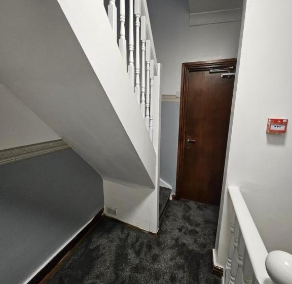 Номер Стандарт Индивидуальный, Affordable Rooms With Kitchen Near Station Overnight Free Parking 6pm To 8am