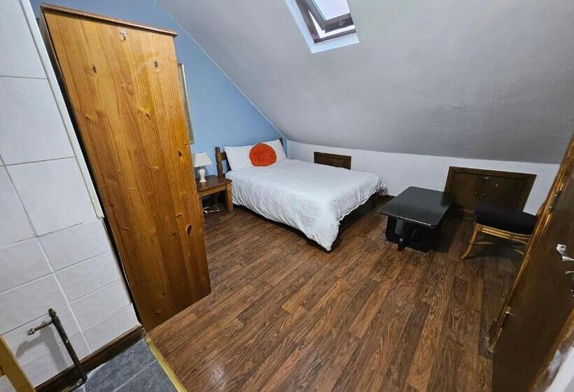 Номер Deluxe, Affordable Rooms With Kitchen Near Station Overnight Free Parking 6pm To 8am