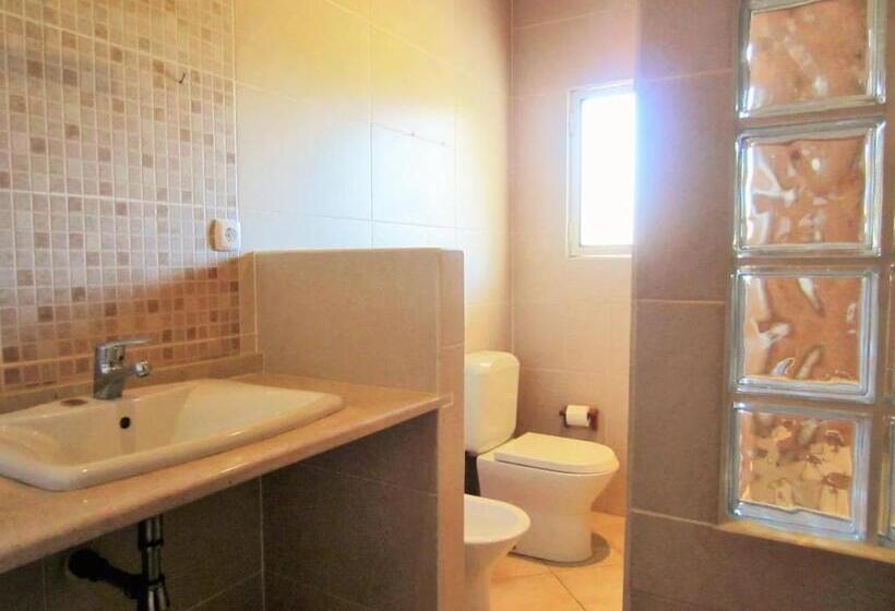 اتاق استاندارد با سرویس بهداشتی مشترک, Quinta Shangri La