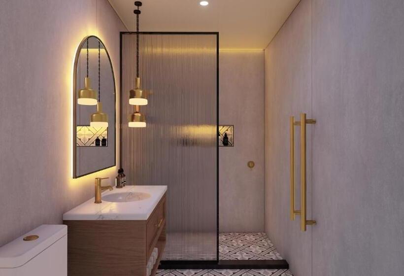 اتاق استاندارد با تخت بزرگ, The Clements