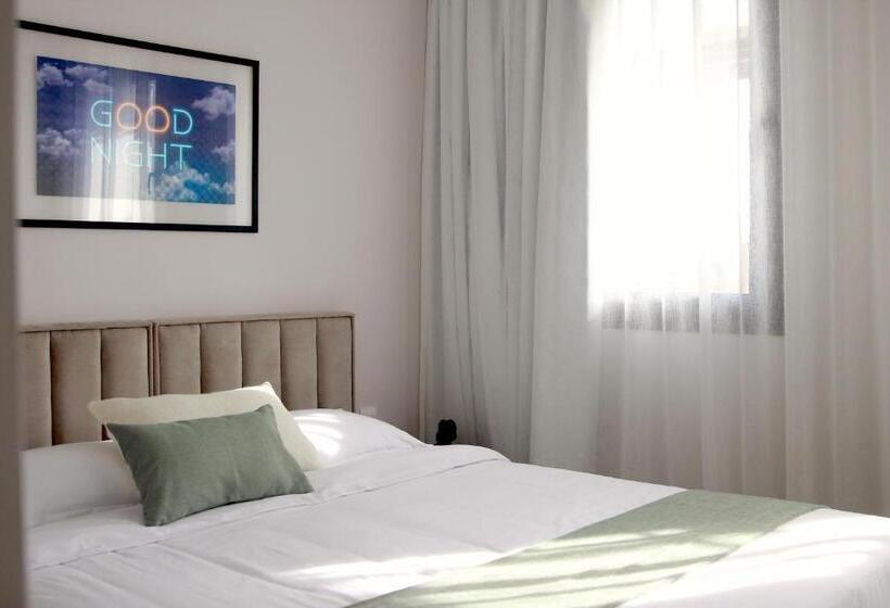 سوئیت با بالکن, Liv & Co Suites & Villas