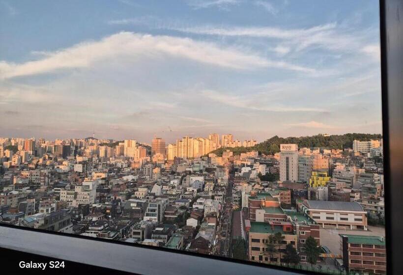 디럭스 룸, Sunny House