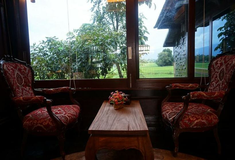 اتاق لوکس, Bantunglom Resort