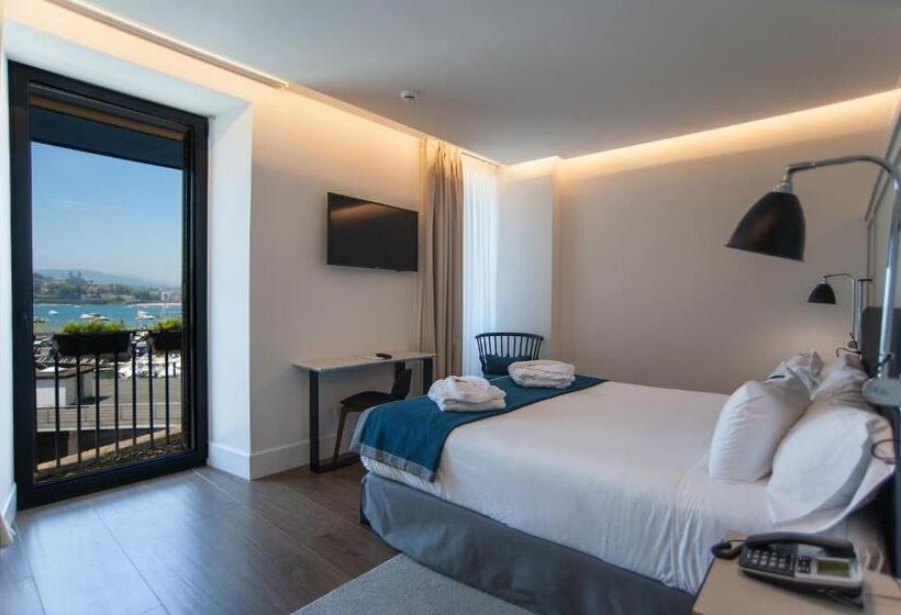 غرفة قياسية مطلّة علي البحر, Sansebay