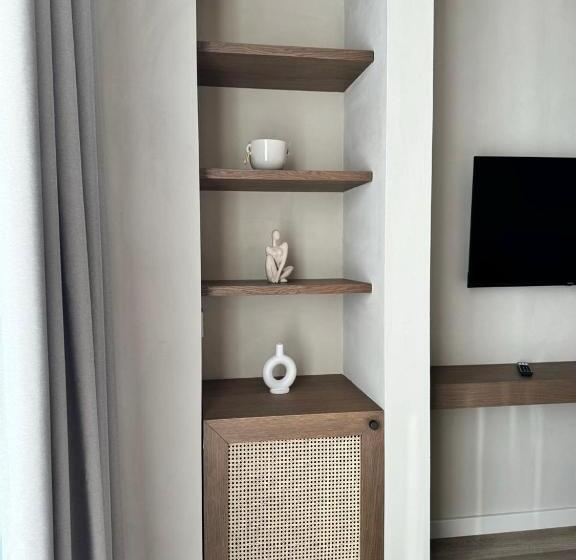 سوییت لوکس, Ciao Borshi Boutique