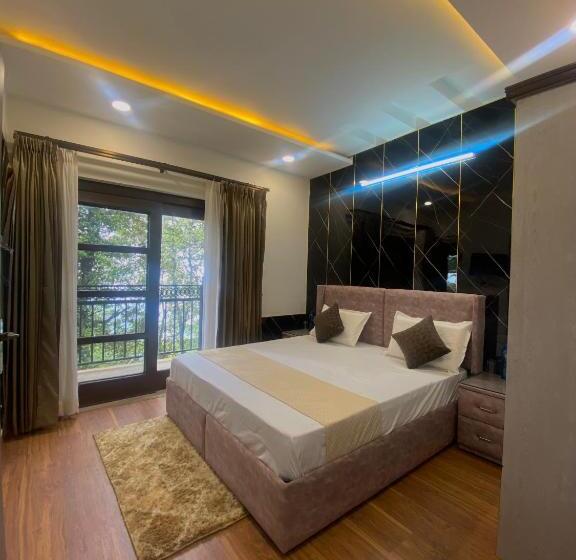 패밀리 스위트, The Pine Retreat - Mall Road Dalhousie