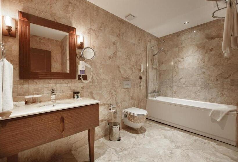 آپارتمان یک خوابه با دری مشترک که هال را جدا می کند., Sera Lake Resort Hotel Spa & Aparts