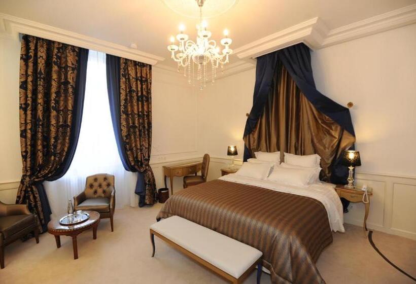 Полулюкс Вид на Сад, Hôtel Victor Hugo