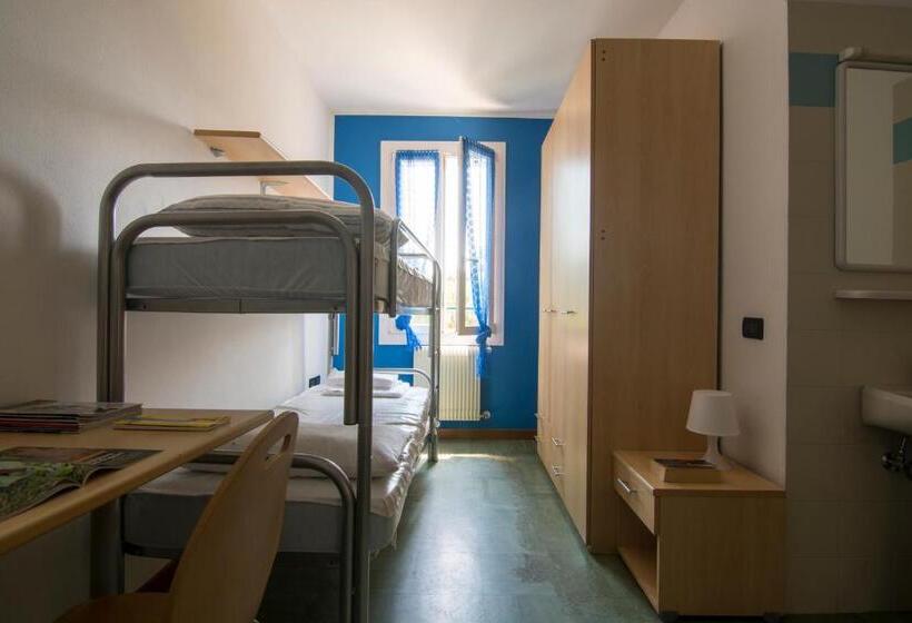 اتاق استاندارد چهارنفره با سرویس بهداشتی مشترک, Ostello Bassano Del Grappa