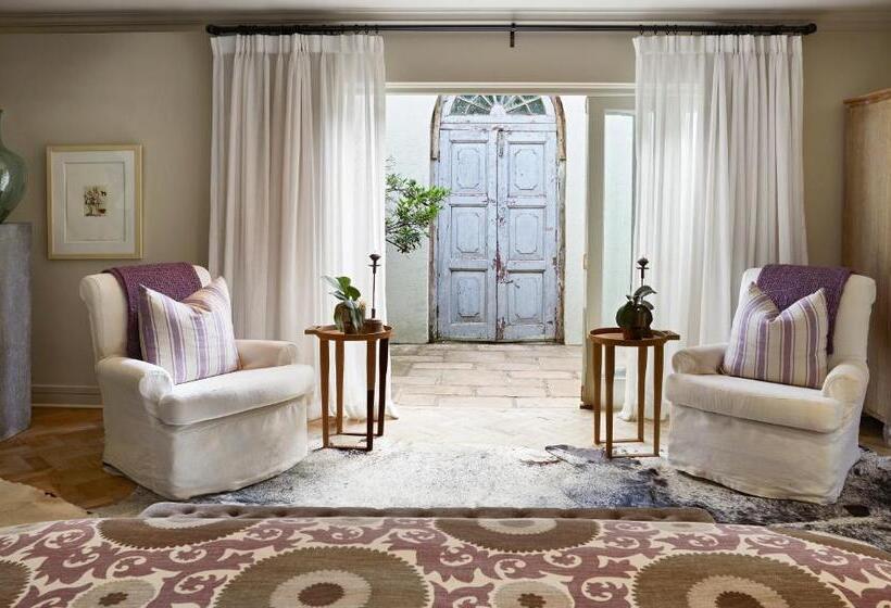 Executive Suite, Hoeveld House