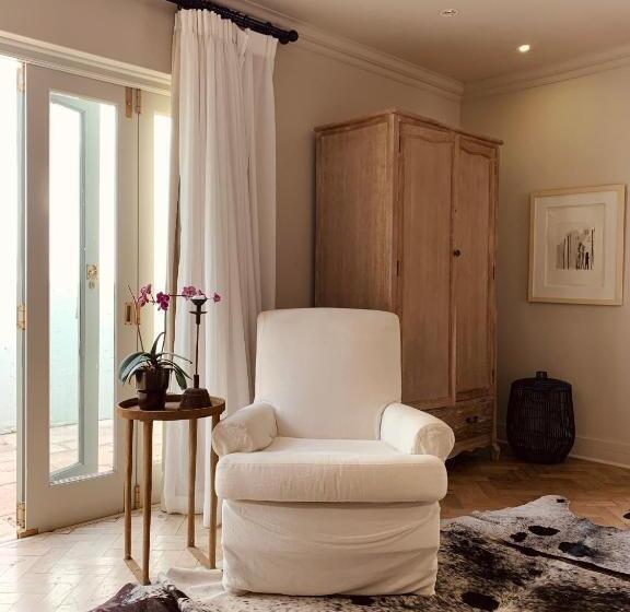 Executive Suite, Hoeveld House