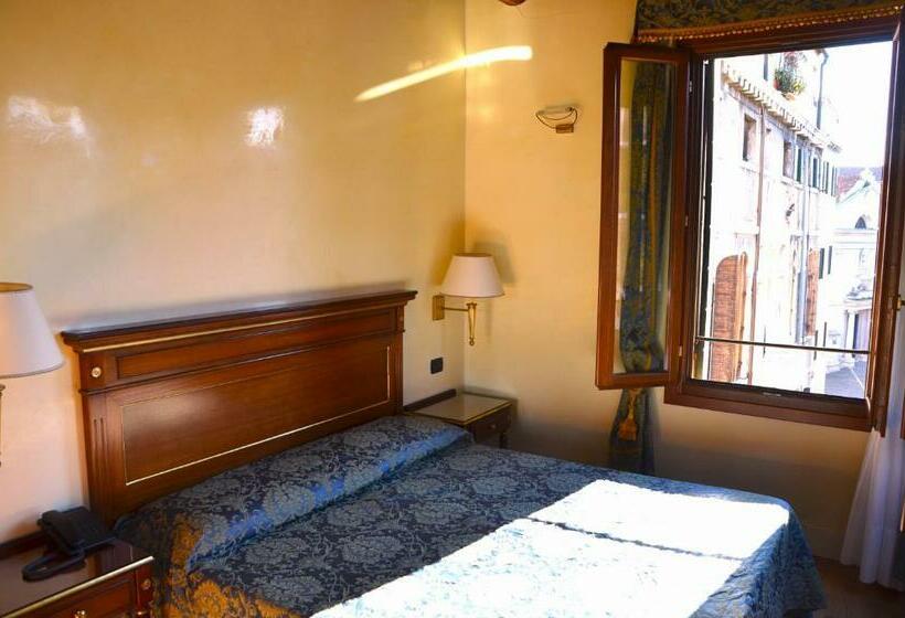 اتاق لوکس با چشم‌انداز, B&b Le Marie