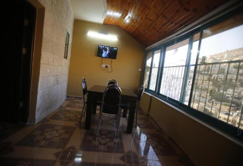 اتاق اکونومی یک تخته, Isra