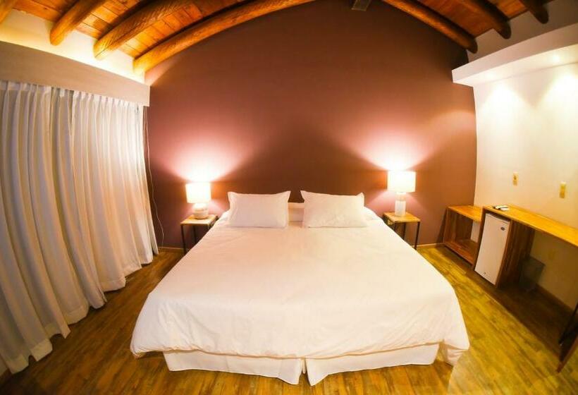 اتاق لوکس با تخت بزرگ, Hostería La Bordona