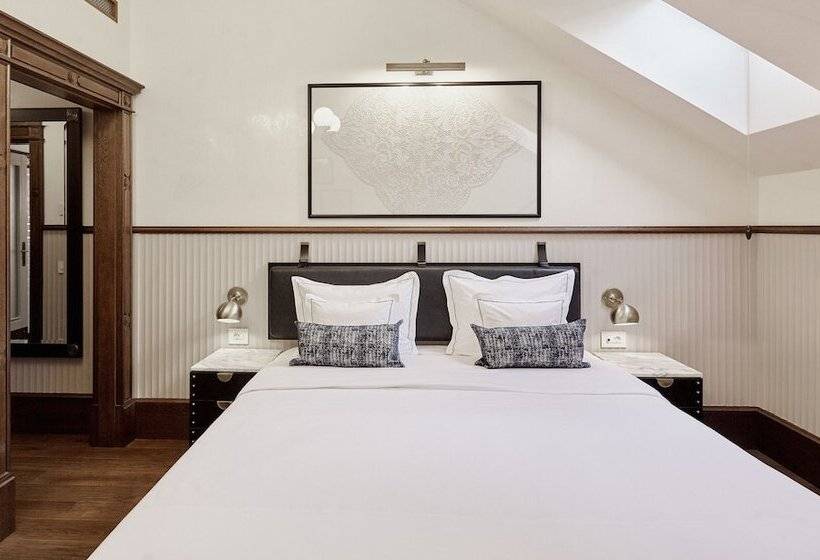 Quarto Deluxe com Sacada, Callas House